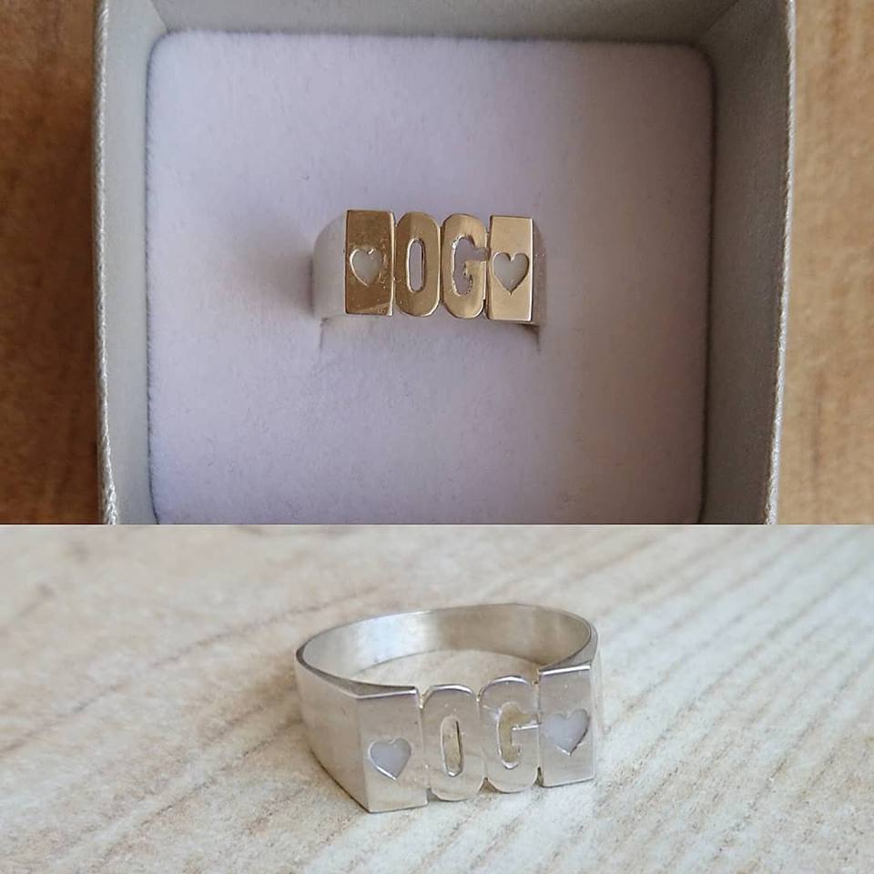 Anillo Anahi iniciales