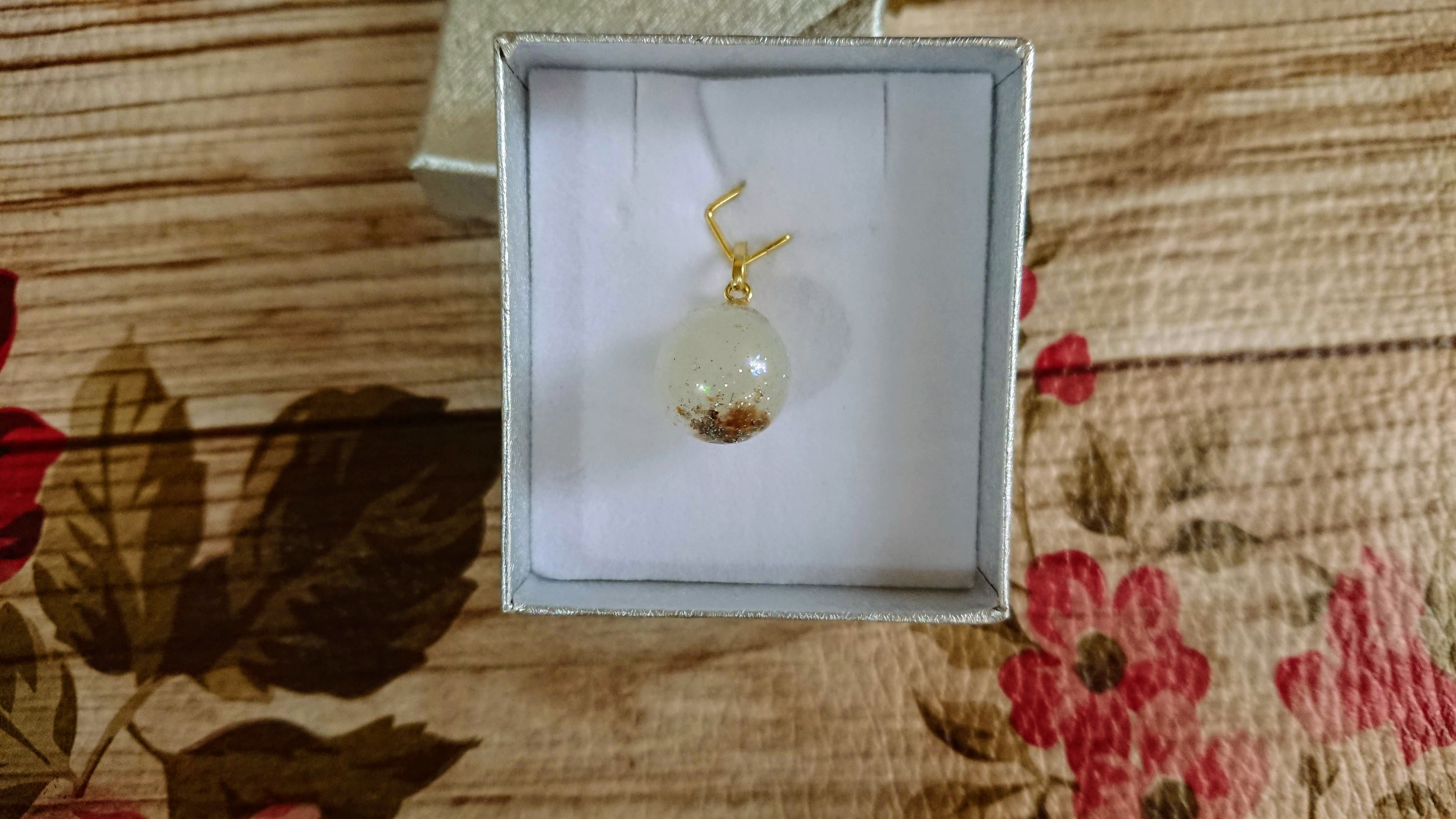 Perlita con engarce de oro 18k