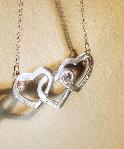3 Corazones entrelazados +3 mini círculos con muestra + 3 grabados + cadena rolo fina plata 925