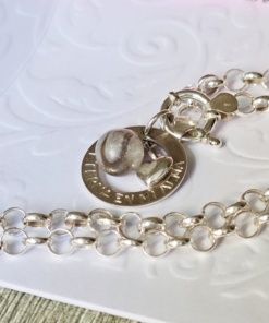 Dije Ruso Meli con cadena rolo intermedia+ 1 grabado + 1 mini perla + mini corazón liso plata 925